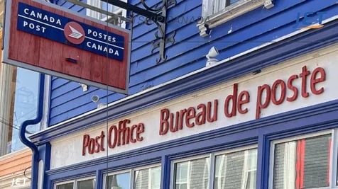 canada-post-office-in-small-town